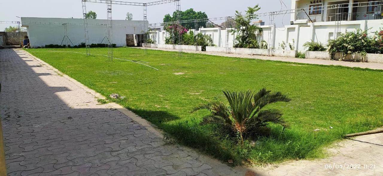 Bhagwan Hotel Gonda מראה חיצוני תמונה