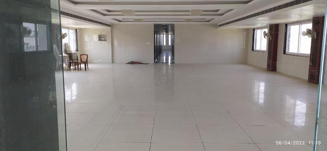 Bhagwan Hotel Gonda מראה חיצוני תמונה